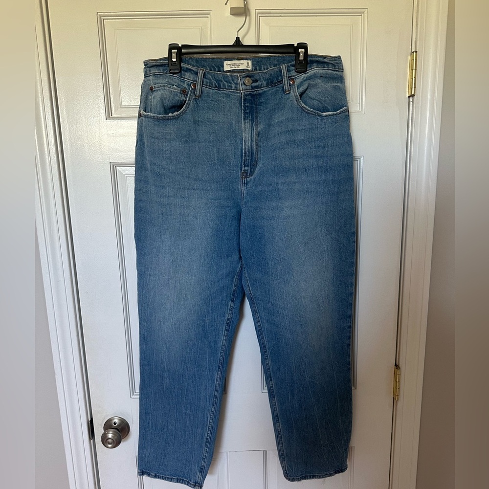 ABERCROMBIE CURVE LOVE THE ANKLE STRAIGHT ULTRA HIGH RISE JEANS